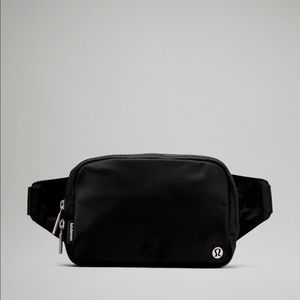 Lululemon 2L belt bag